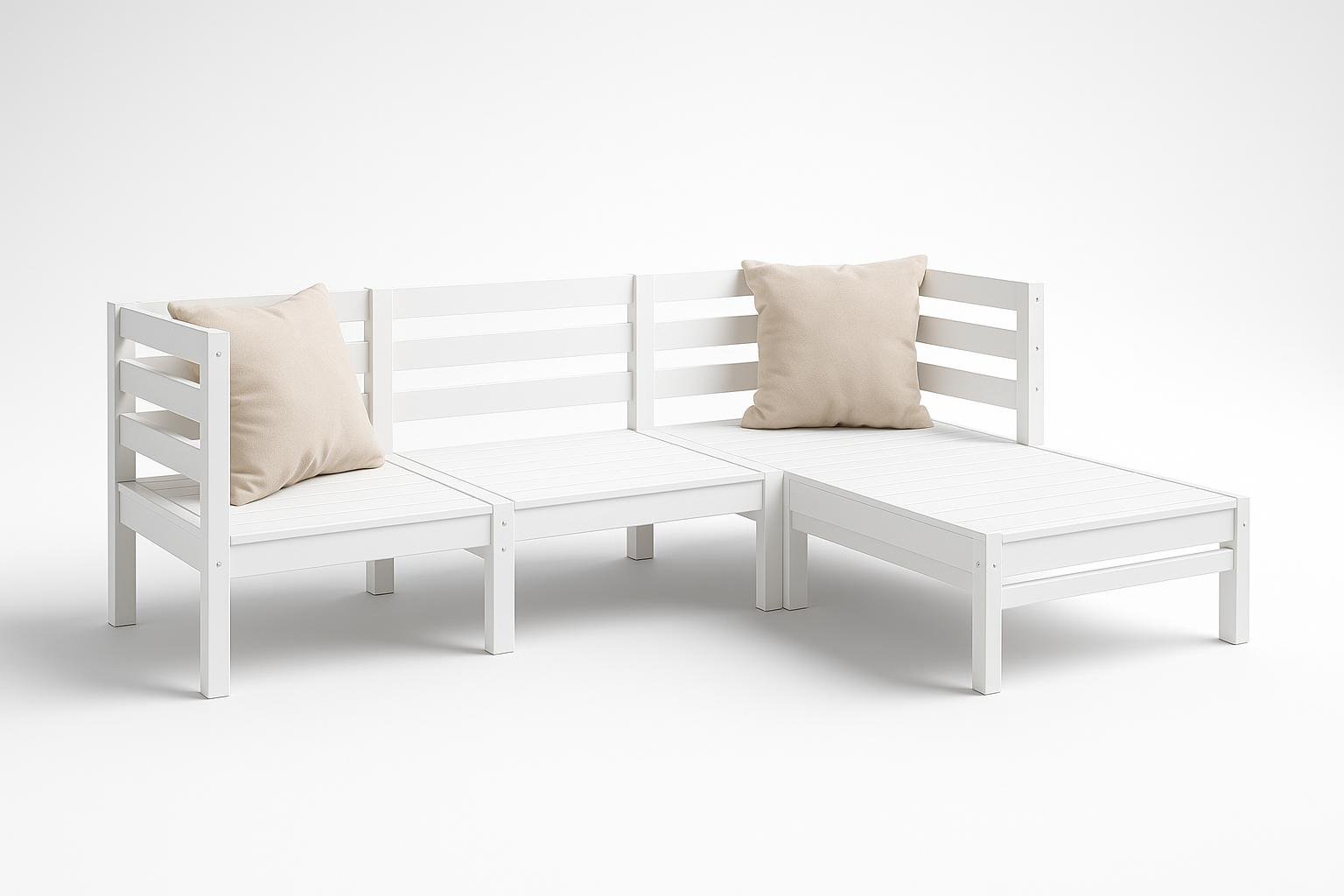 Divano da giardino modulare in pino: come valorizzarlo con piante e cuscini colorati