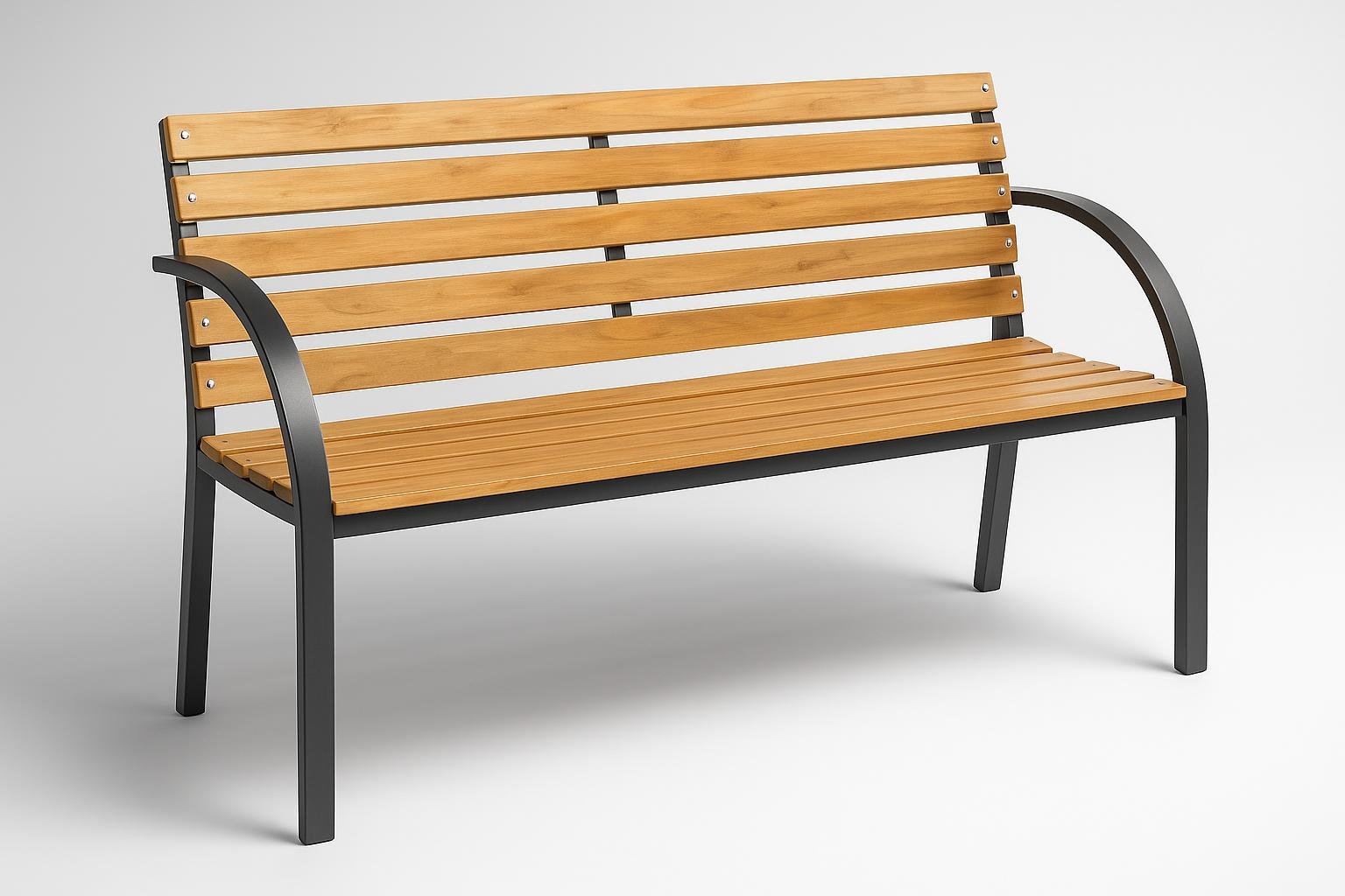 Arredare un piccolo giardino con panchine modulari e vasi alti: idee salvaspazio di fine maggio