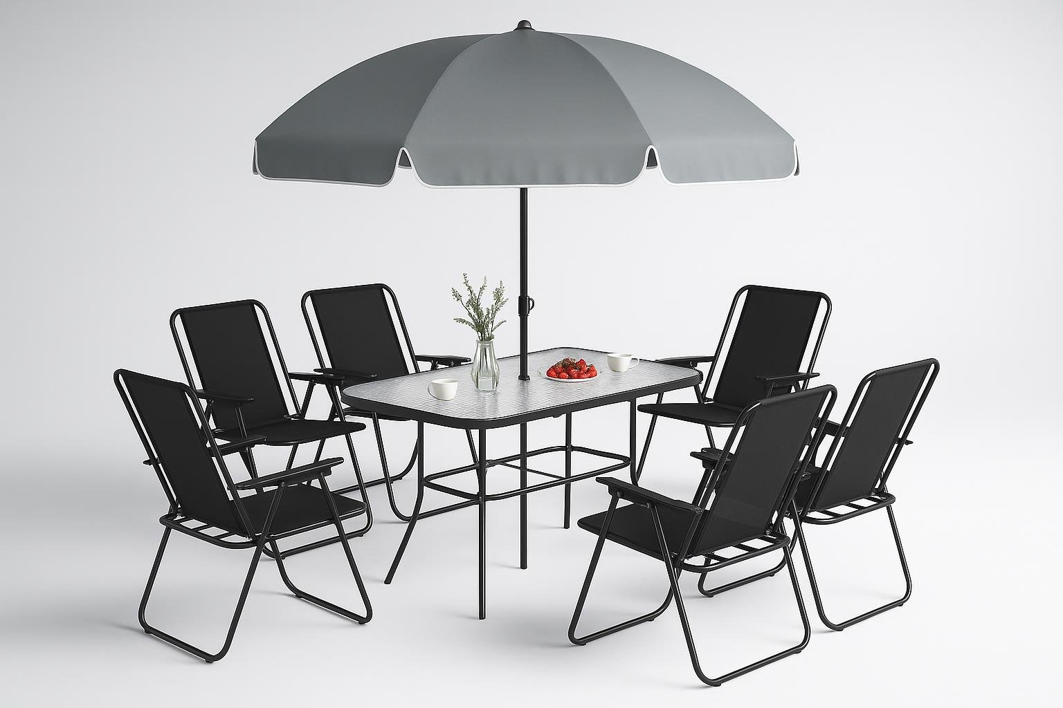 Angolo pranzo sotto la tenda da sole: come arredare un balcone ombreggiato a luglio
