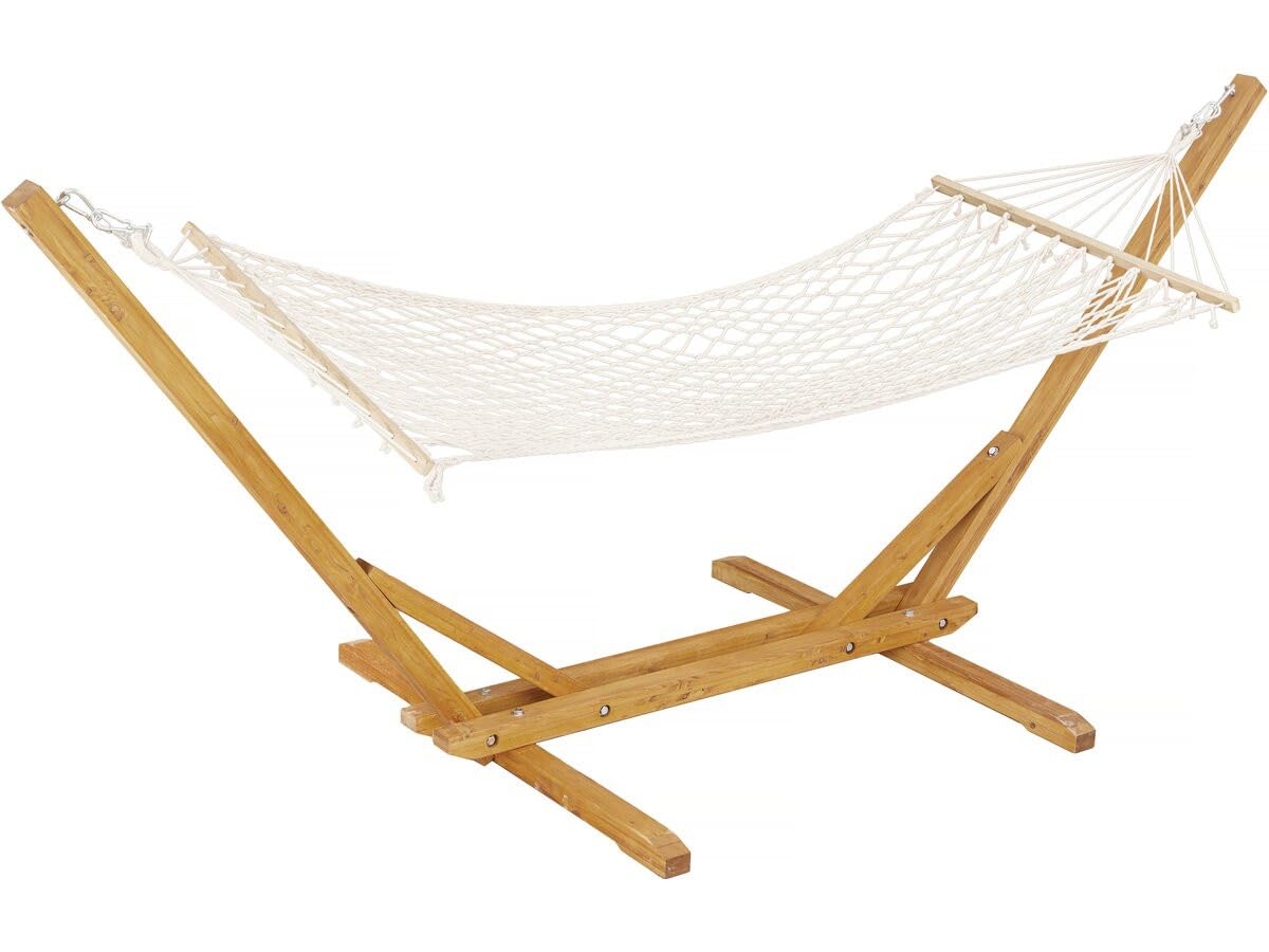 Amaca di legno con tessuto macramè “Dallas” in offerta su Amazon: relax elegante per il giardino estivo